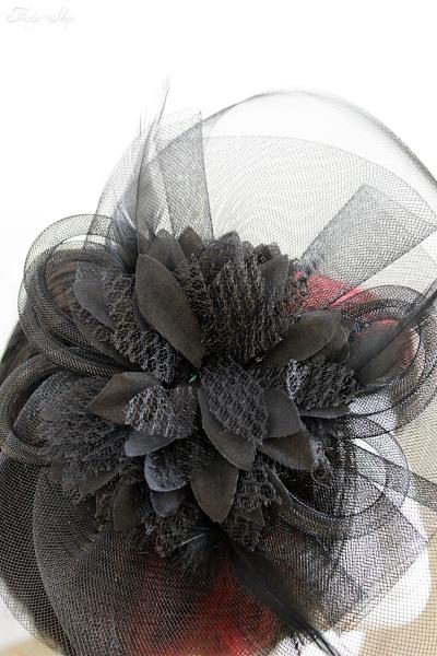 Gothic Haarschmuck „Dark Blossom“ mit Federn & Schleiernetz